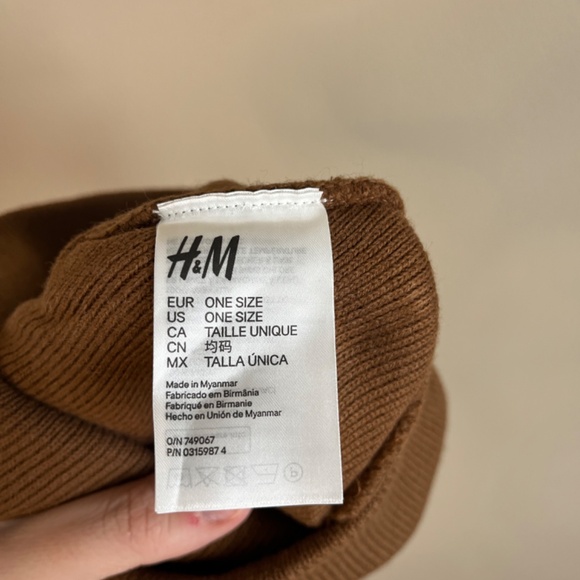 Plain Brown Toque/ Beanie Hat - Picture 2 of 2